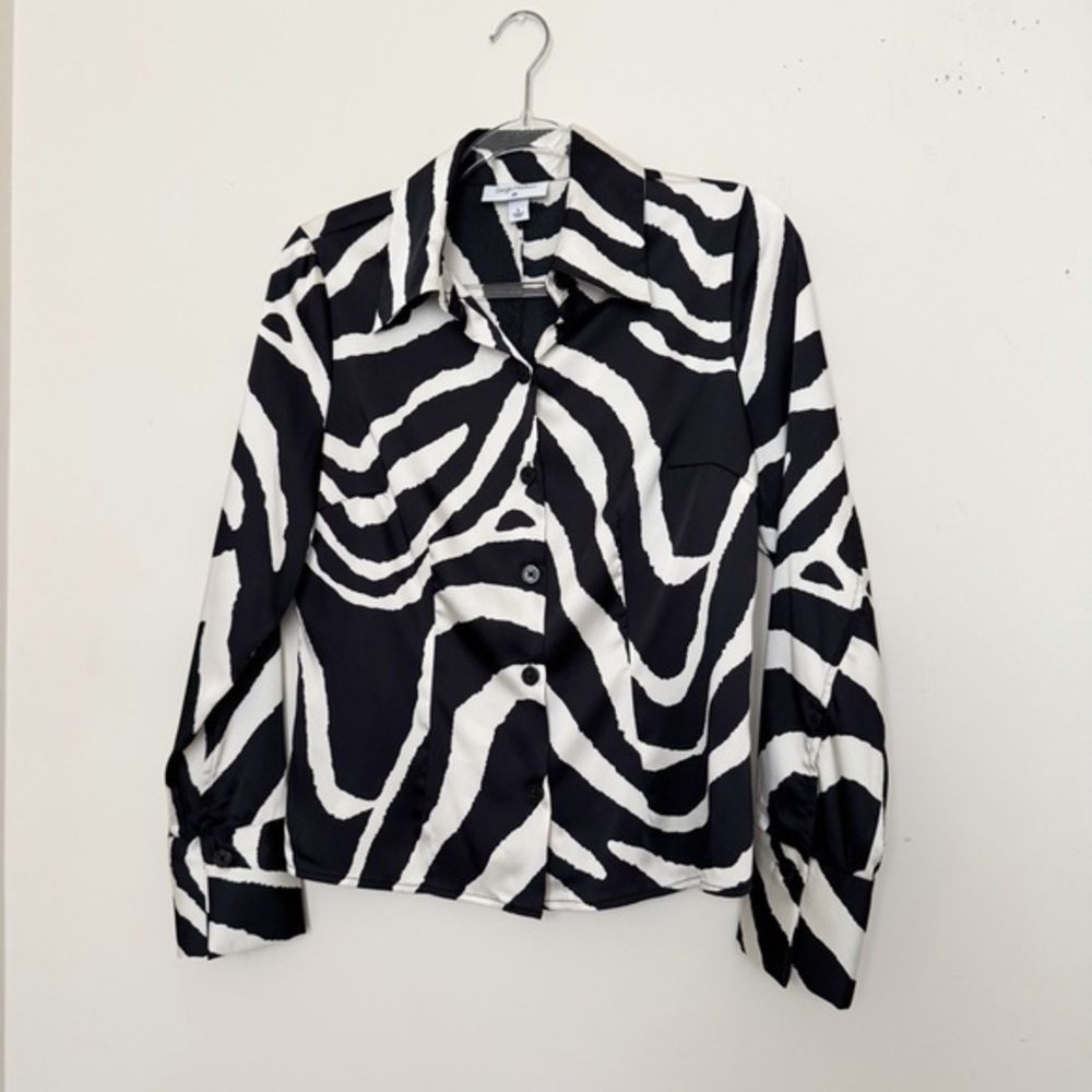 Women's Black and White Button Down Shirt